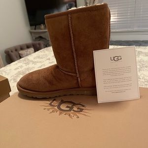 Women’s UGGs size 7 Use but very good condition with original box